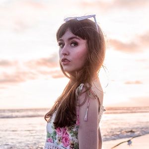 Meet your Posher, Iris